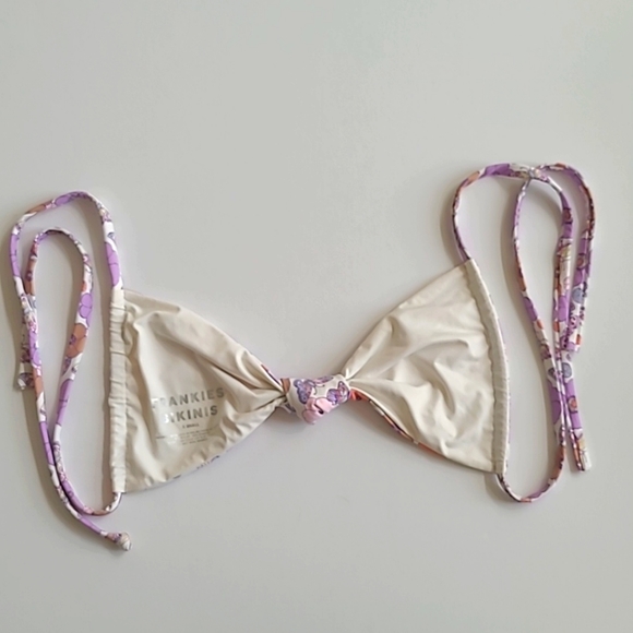Frankie’s Knoted Bikini Top - Picture 5 of 6
